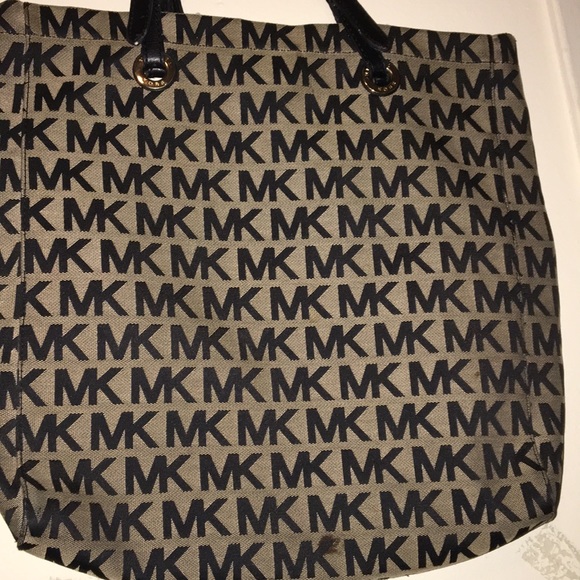 Michael Kors Handbag - Picture 3 of 7